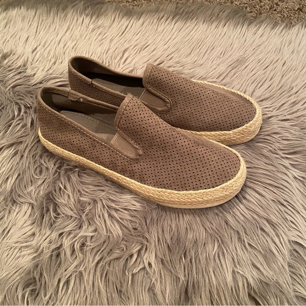 Women’s Tan Sprit Slip On Shoes - Size 7.5